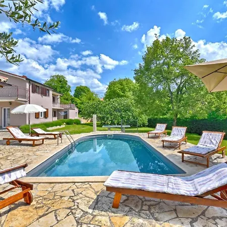 Mit Privatpool Fuer 12 Personen Ca 120 Qm In Jakovici, Istrien Binnenland Von Istrien Holiday home