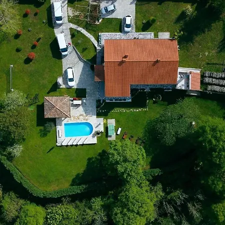 Mit Privatpool Fuer 12 Personen Ca 120 Qm In Jakovici, Istrien Binnenland Von Istrien Tinjan