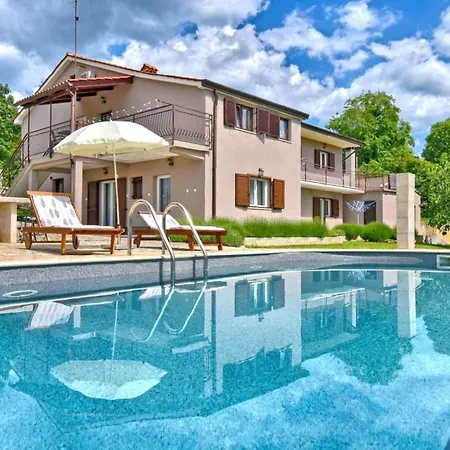 Mit Privatpool Fuer 12 Personen Ca 120 Qm In Jakovici, Istrien Binnenland Von Istrien Holiday home