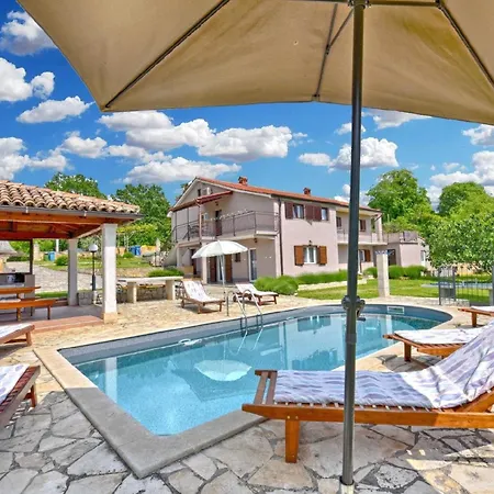 Mit Privatpool Fuer 12 Personen Ca 120 Qm In Jakovici, Istrien Binnenland Von Istrien
