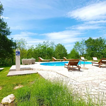 Mit Privatpool Fuer 12 Personen Ca 120 Qm In Jakovici, Istrien Binnenland Von Istrien Tinjan