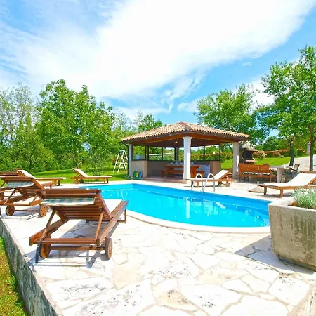 Mit Privatpool Fuer 12 Personen Ca 120 Qm In Jakovici, Istrien Binnenland Von Istrien Tinjan