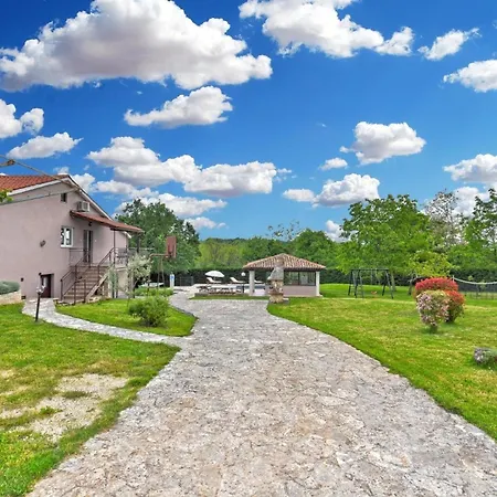 Mit Privatpool Fuer 12 Personen Ca 120 Qm In Jakovici, Istrien Binnenland Von Istrien Holiday home