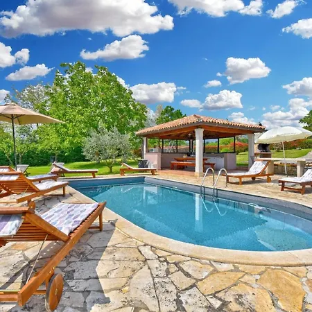 Mit Privatpool Fuer 12 Personen Ca 120 Qm In Jakovici, Istrien Binnenland Von Istrien Holiday home